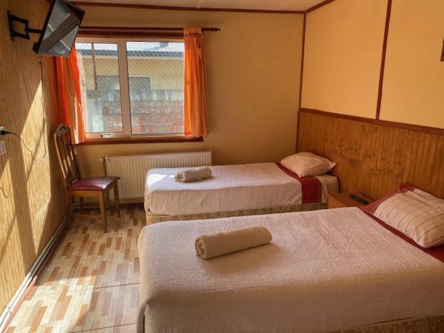 Nikos II Adventure Hostel Пуерто Наталес Екстериор снимка