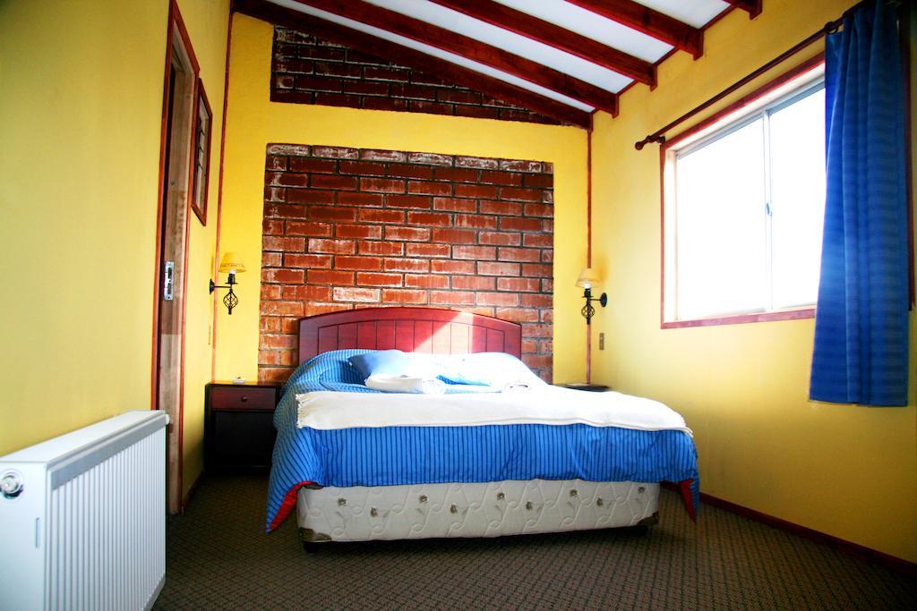 Nikos II Adventure Hostel Пуерто Наталес Стая снимка